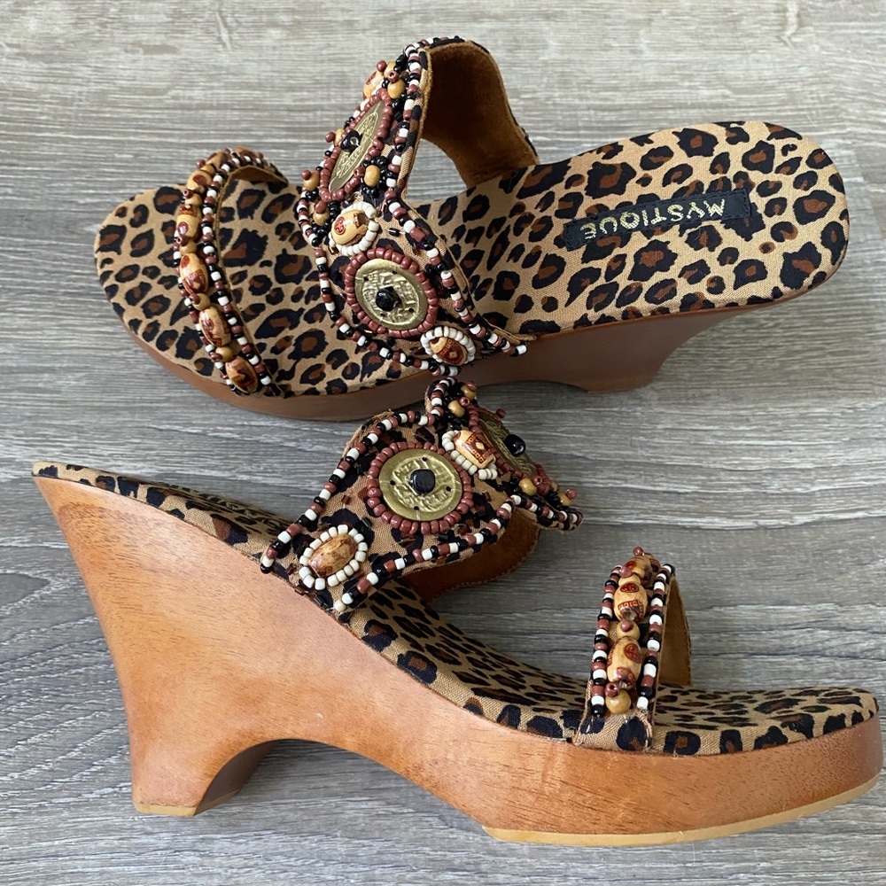 Mystique Style 5078 Leopard Wooden Wedge with unique wooden beads. Size 7